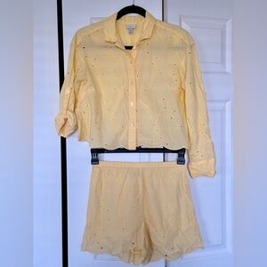 Super cute 2 piece yellow eyelet set size XS